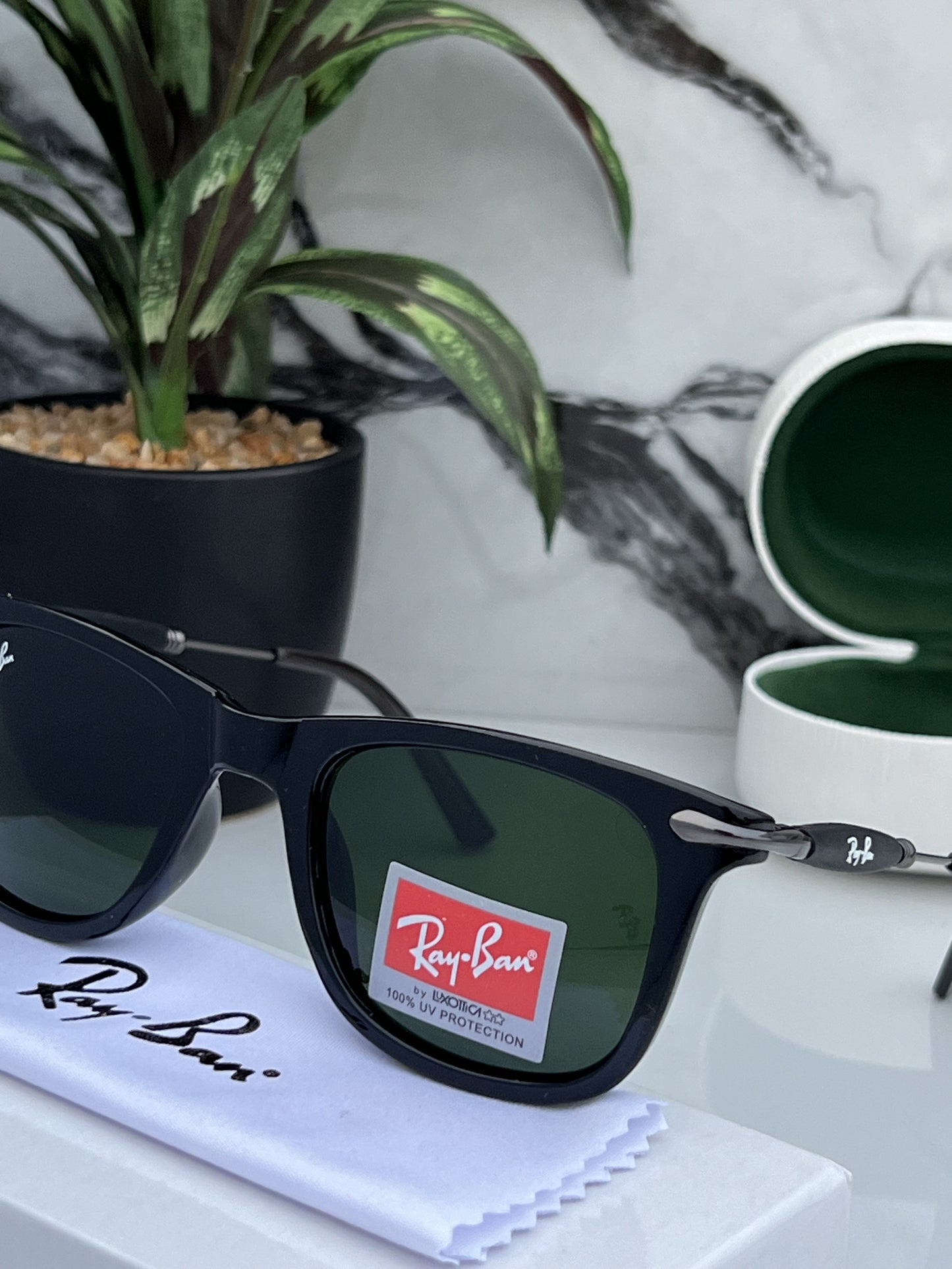 Rayban 2148 Black & Green Unisex